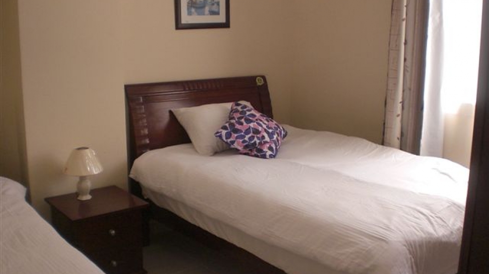 Fully Furnished 2 bed C107 044